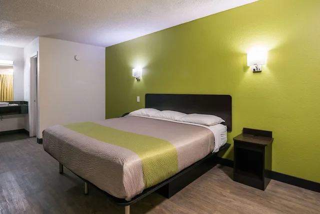 غرفة ديلوكس بسرير كينج للمدخنين، Motel6 Irving, TX - Loop 12 2/10