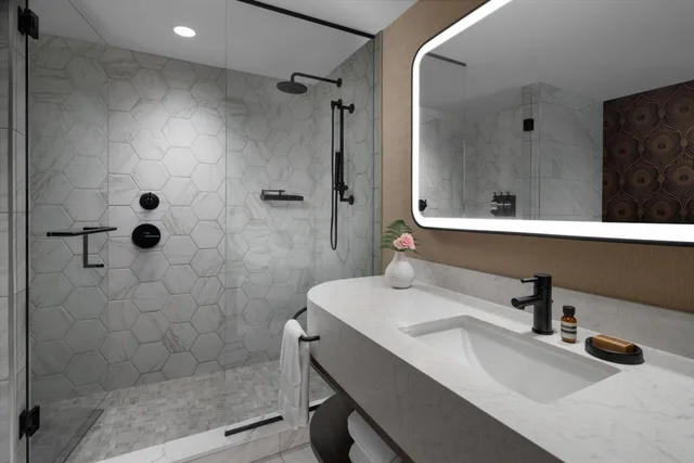 غرفة بسرير كينج وسريرين كوين، The Dorian, Autograph Collection 6/9