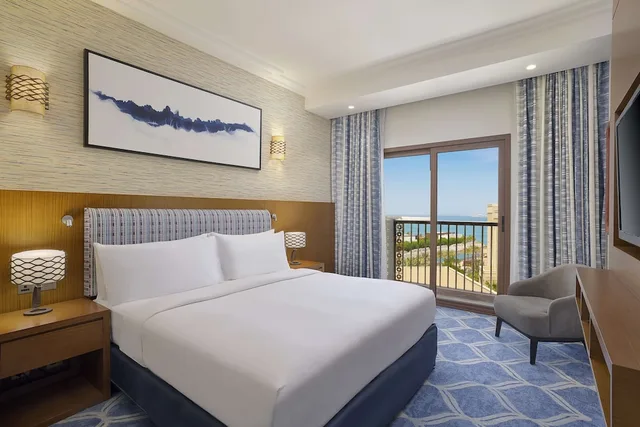 Room, King Bed, Island View, Balcony، Double Tree by Hilton Resort and Spa Marjan Island 3/11
