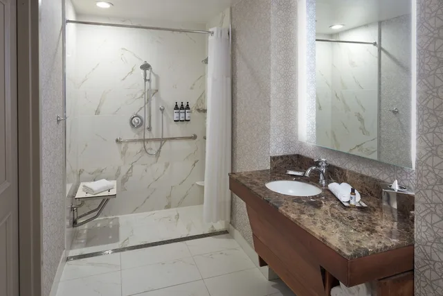 غرفة بسريرين مزدوجين لذوي الإعاقة، Hyatt Regency Coral Gables 3/4