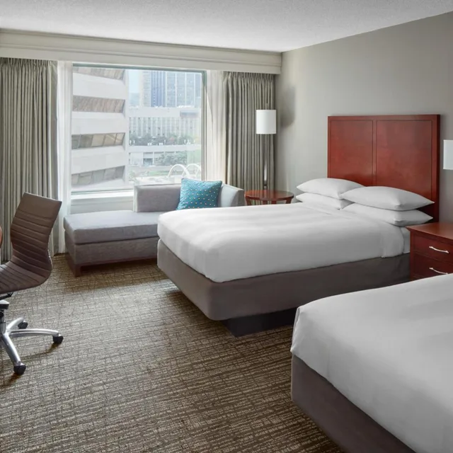 غرفة بسريرين مزدوجين مع دخول الصالة، Marriott Eaton Centre Toronto 1/4
