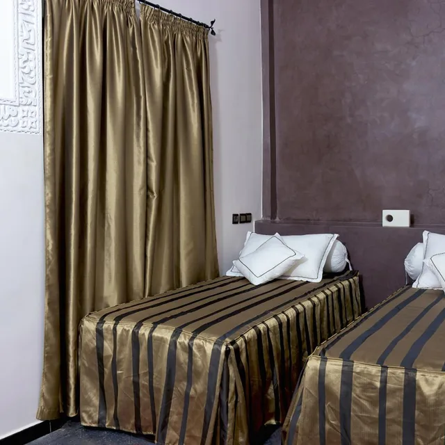 Room, Twin Beds, Azoul 3/8