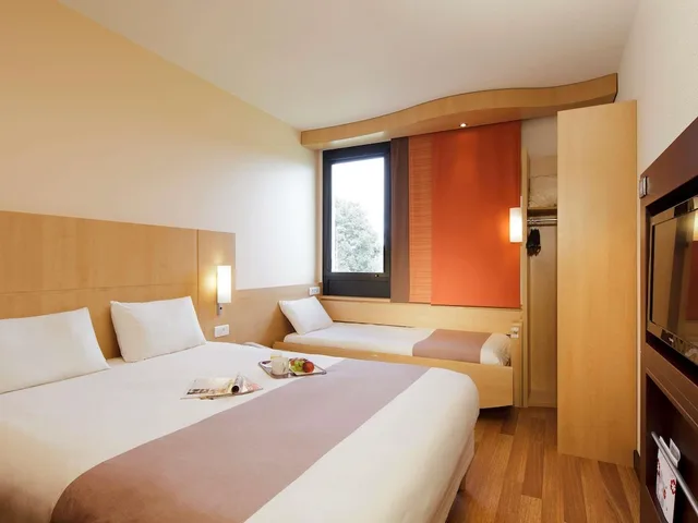 غرفة قياسية بسرير مزدوج وسرير فردي، Ibis Guingamp - Coeur De Bretagne 2/7