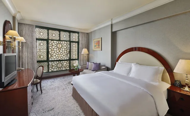 king guestroom p. haram، المدينة هيلتون(Madinah Hilton Hotel) 1/6
