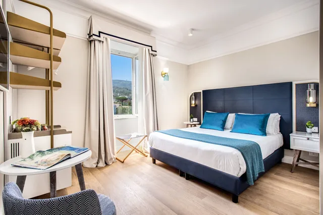 غرفة كلاسيكية بسرير كوين، Hotel Mediterraneo Sorrento 1/3