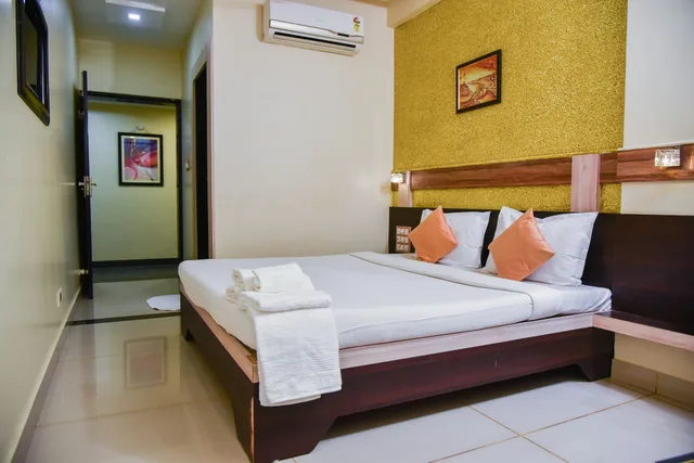 غرفة ديلوكس بسرير مزدوج بغرفة نوم واحدة، Hotel Tulsi 1/6
