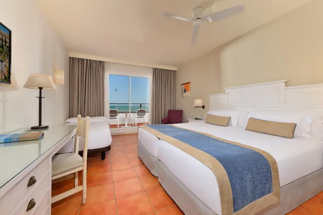 Room, Double Bed, Sea Front، Fuerte Conil Resort 2/6