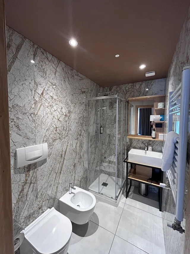 غرفة كومفورت بسرير كوين مع أريكة، Best Western Hotel Arya 9/10