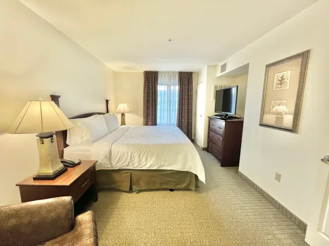 2 Bedrooms, Suite, 2 Bathrooms, Accessible، STAYBRIDGE SUITES DETROIT-NOVI 4/10