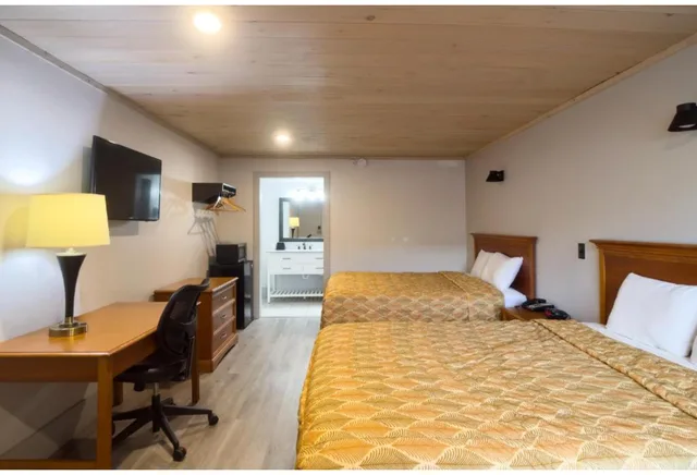 غرفة بسرير كوين بإطلالة على النهر، Tennessee Mountain Lodge Riverside by OYO 4/5