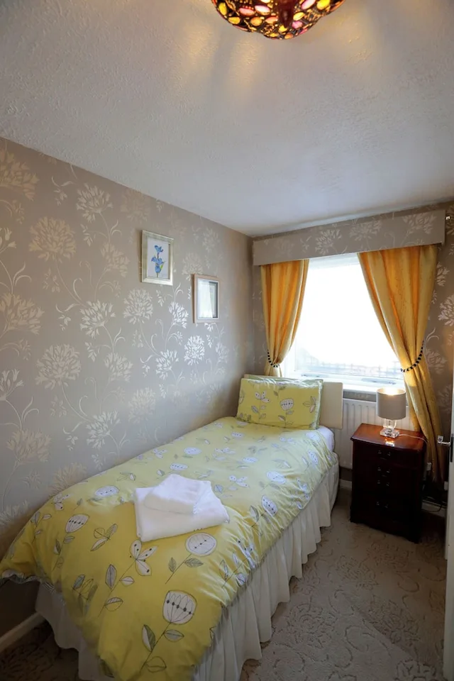 جناح بسرير كينج وسريرين منفصلين، Bryn Woodlands House 3/5