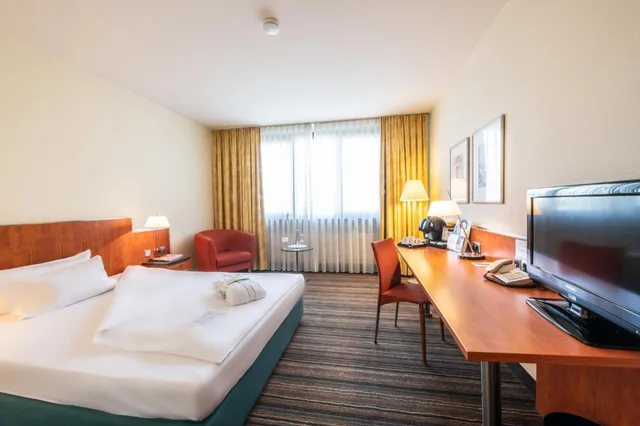 Superior, Double Bed, Courtyard View, Mercure Hotel Offenburg Am Messeplatz 1/8