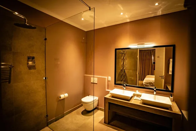 جناح بسرير كينج بإطلالة على الجبل، The Royal Hotel 4/6