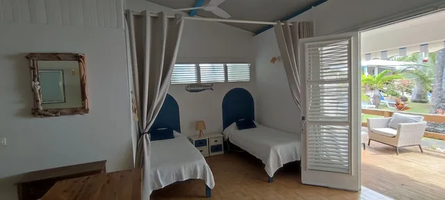 Family, Bungalow, 1 Double and 3 Single Beds, Sea View، Brise Marine 7/9