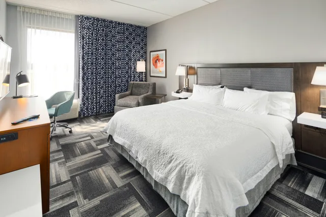 غرفة بسرير كينج لذوي الإعاقة، Hampton Inn Louisville-Northeast 1/3