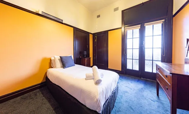 غرفة مفردة بحمام خاص، Strathfield Hotel 3/3