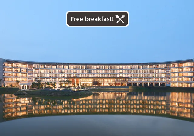 غرفة ديلوكس بسريرين، Hotel Santika Premiere Bandara - Palembang 1/1