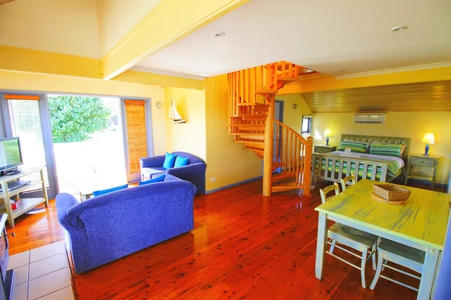 Loft, Villa, Queen and Twin Beds، Rayville Boat Houses 5/10