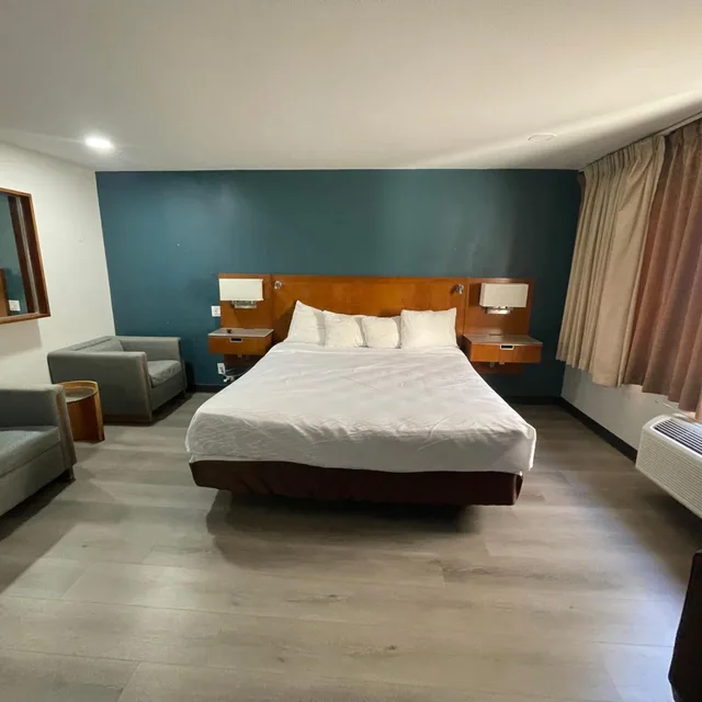 Suite, Portside Inn & Suites 2/7