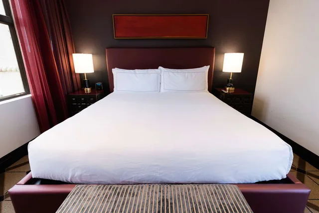 غرفة ركنية بسرير كينج بإطلالة على المدينة، The Exchange Sacramento, Curio Collection by Hilton 2/3