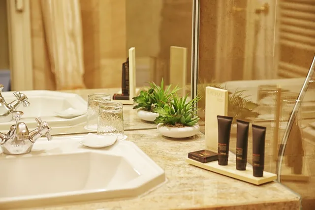 جناح بسرير كوين، Hotel D haussonville 2/2
