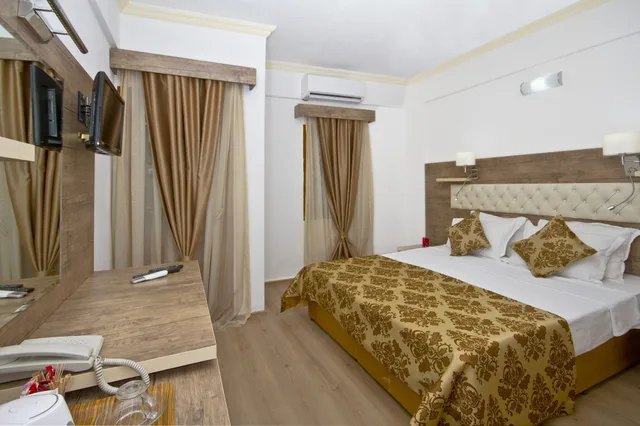 غرفة قياسية بسريرين منفصلين، Manuela Hotel 1/9