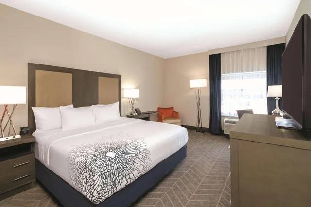 غرفة بسرير مزدوج، La Quinta Inn And Suites By Wyndham Opelika Auburn 1/1
