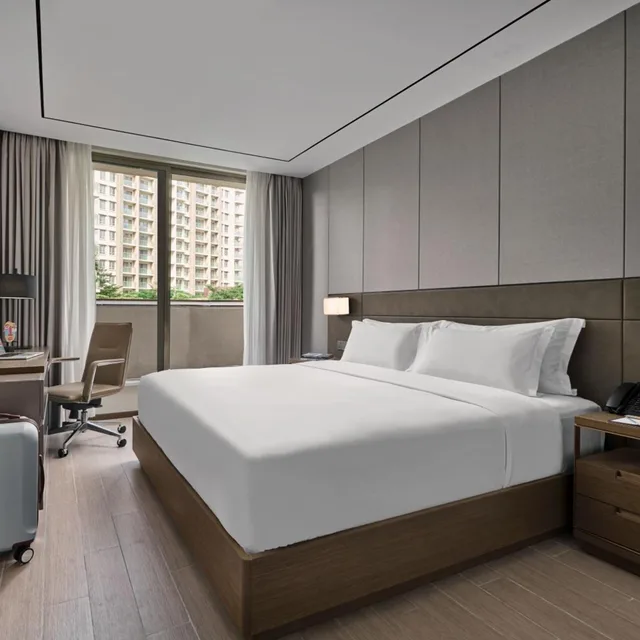 2 Bedrooms, Loft, Deluxe, Oakwood Premier Phnom Penh 1/4