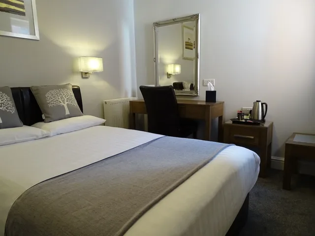 Room, Double Bed, Small, The Beeches Hotel And Leisure Club 1/3