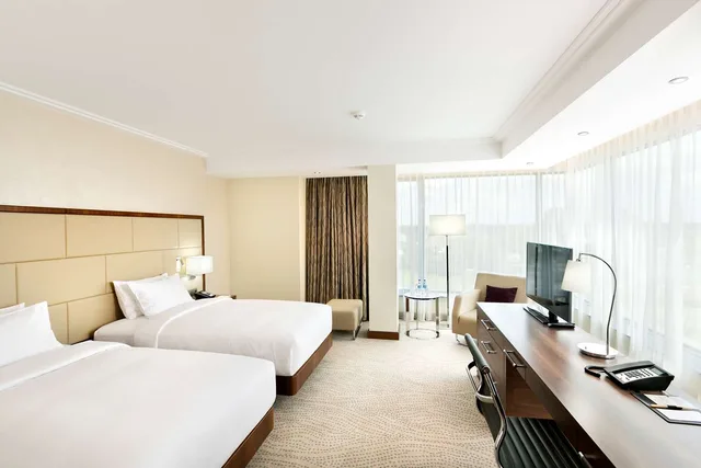 غرفة بسريرين منفصلين، DoubleTree By Hilton Hotel and Conference Centre Warsaw 1/5