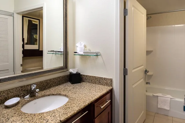 جناح بسرير كينج بغرفة نوم واحدة مع أريكة، Residence Inn Gainesville I-75 6/10