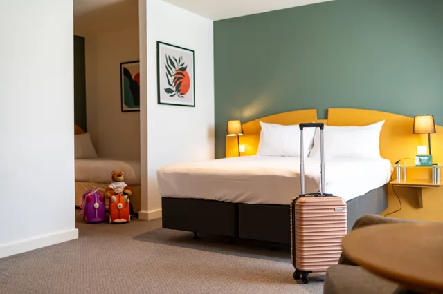 غرفة قياسية بسريرين منفصلين وسرير كينج، HOLIDAY INN ASHFORD NORTH 3/13