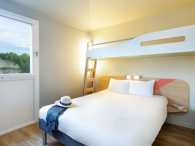 غرفة ثلاثية بسرير مزدوج وسرير بطابقين، Ibis Budget Cavaillon 6/10