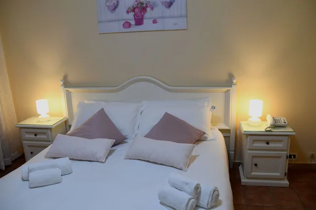 غرفة قياسية بسرير كوين، Villa Romana 2/10
