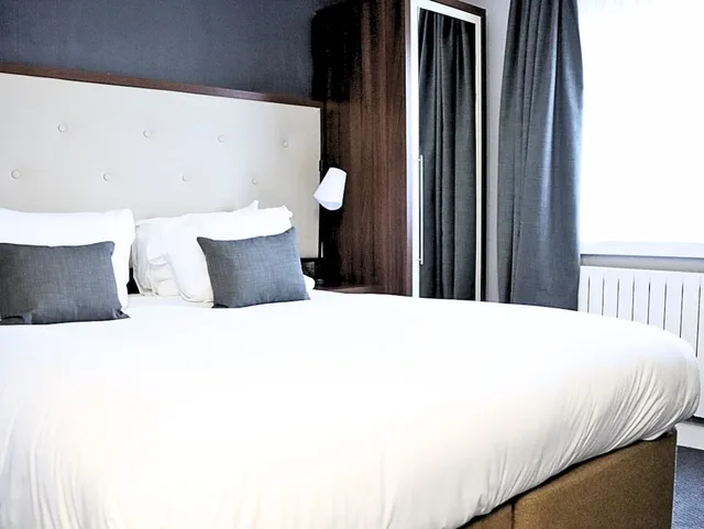 Family Suite, King Bed, Garner Hotel Preston Samlesbury 1/4