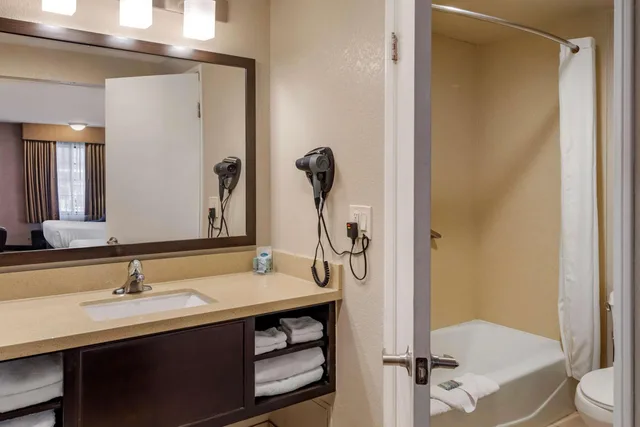 غرفة بسرير كوين، Best Western Country Inn 5/6