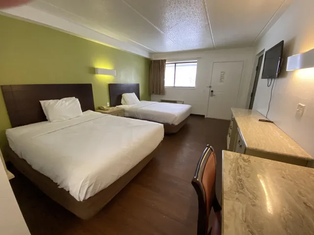 غرفة قياسية بسريرين كوين، Travelodge Cleveland/Willoughby 1/9