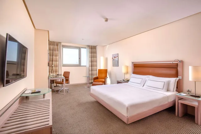 غرفة قياسية بسريرين منفصلين، Melia Valencia Palacio de Congresos Formely Hilton Valencia 4/10