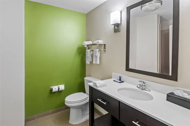 غرفة بسرير كينج، Sleep Inn & Suites Dripping Springs - Austin Area 6/6