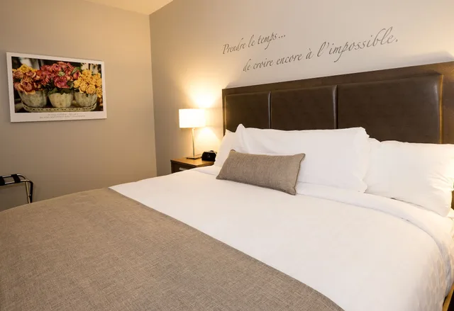 غرفة سوبيريور بسرير كينج بإطلالة على النهر، Hotel Le Petit Manoir Du Casino 6/7