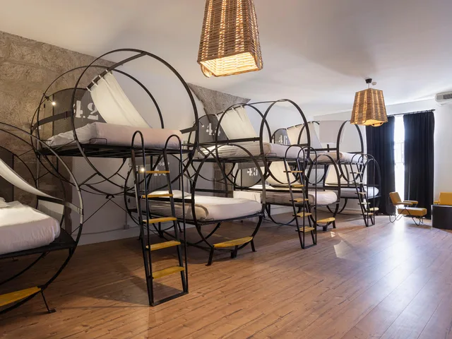 Mixed Dorm, 7 Beds، The House Of Sandeman Hostel & Suites 1/2