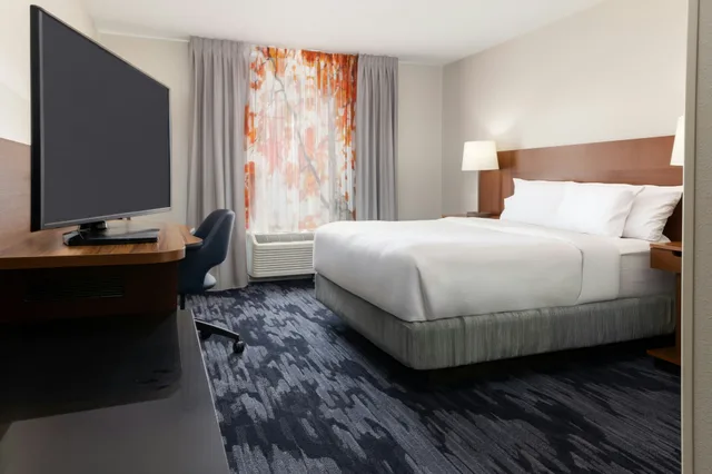 غرفة، Fairfield Inn Suites By Marriott Cincinnati Eastgate 1/1