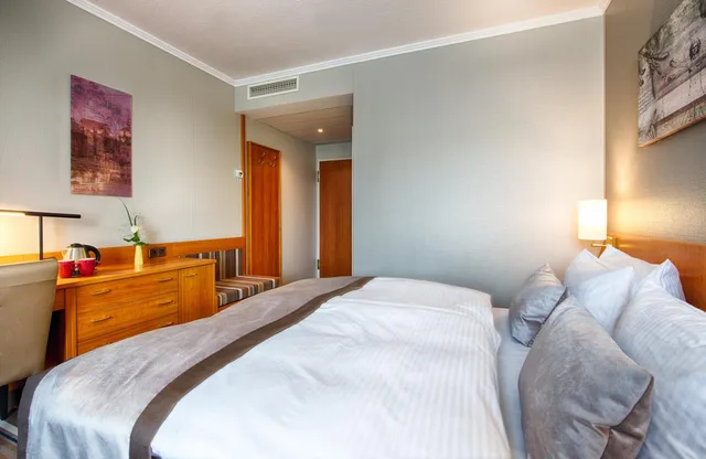 غرفة سوبيريور بسرير كينج، Leonardo Hotel Aachen 8/10