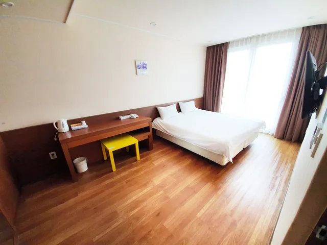 غرفة عائلية بسرير كينج وسرير فردي بإطلالة على البحر، Jeju Ocean Blue Hotel 1/8