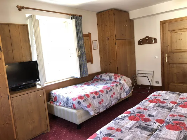 غرفة قياسية ثلاثية بسرير كوين وسرير فردي، Majoni Hotel 6/10