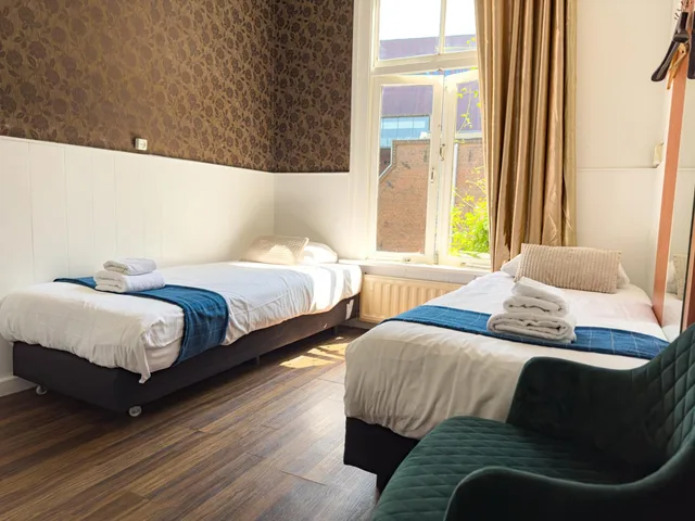 غرفة بسريرين منفصلين، Amsterdam Inn Hotel 5/10