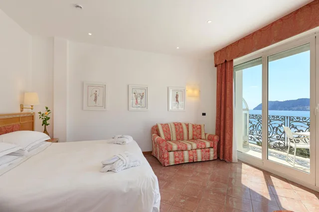 جناح جونيور بإطلالة على البحر، Grand Hotel Mediterranee 2/6