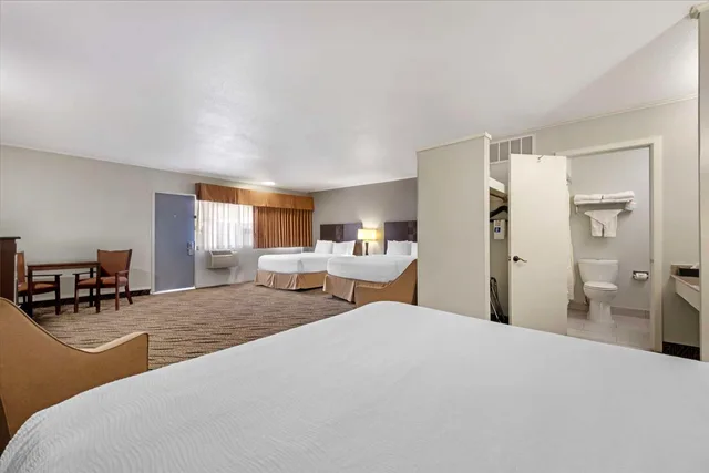 غرفة بسريرين كوين، Best Western Red Carpet Inn 1/5
