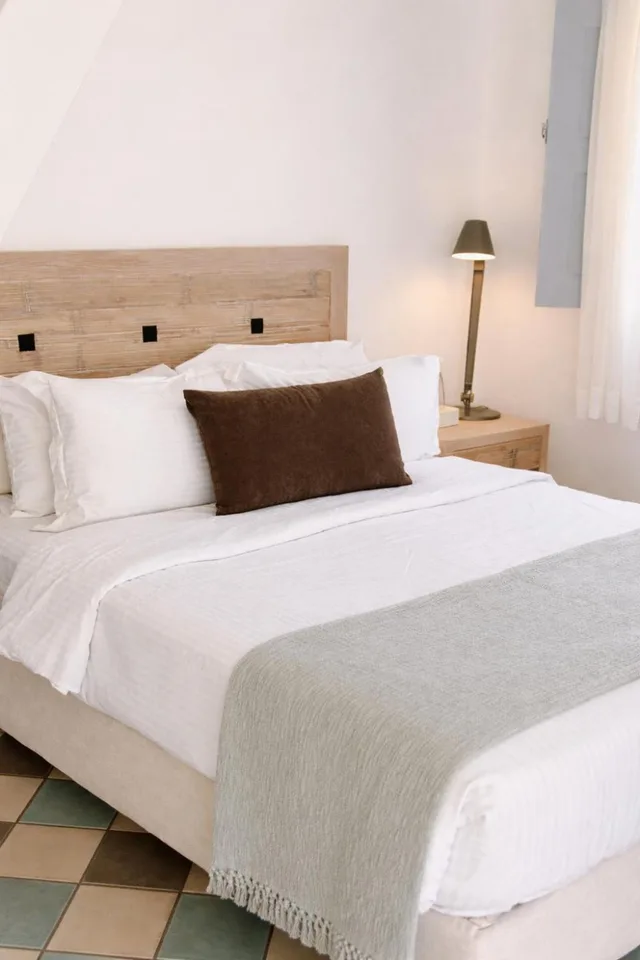 جناح، Ikastikies Suites 3/8