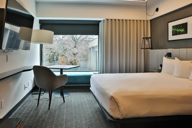 غرفة بسرير كوين، Hotel Montreal Bonaventure 5/9